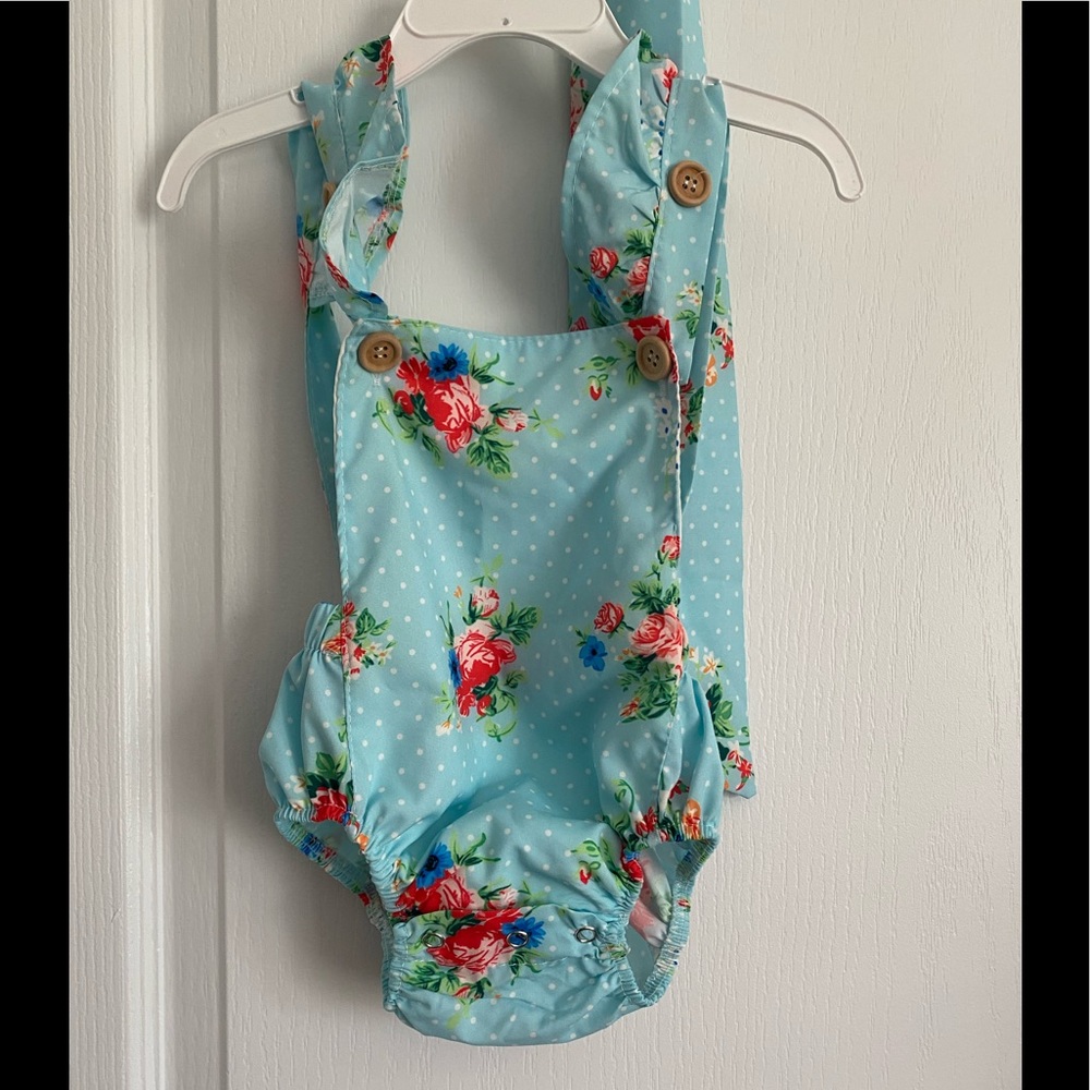 Swim suit with head ribbon